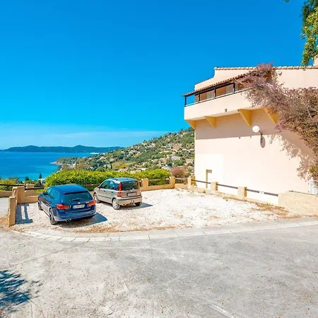 Chaleureux Avec Terrasse Et Parking Au Lavandou - Fr-1-816-2