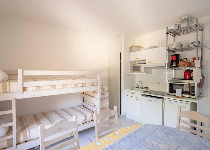 Chaleureux Avec Terrasse Et Parking Au Lavandou - Fr-1-816-2 * Le Lavandou