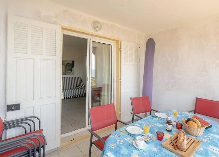Chaleureux Avec Terrasse Et Parking Au Lavandou - Fr-1-816-2 Le Lavandou